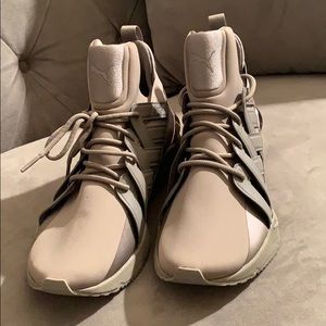 NWOT PUMA Muse Echo sneakers